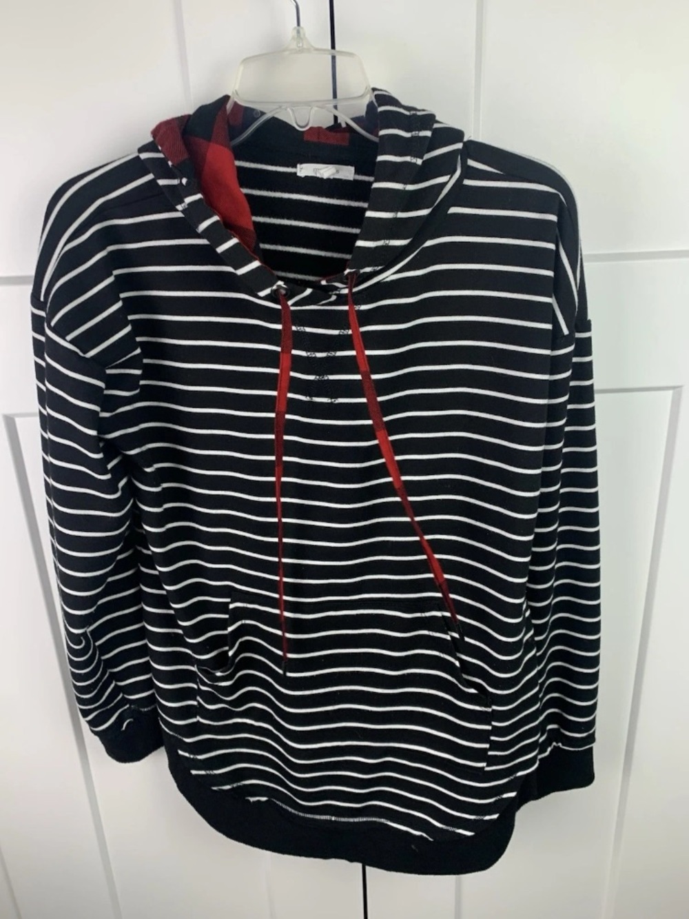 Maurices Medium long Sleeve Hooded Top Black White Stripe Buffalo Cozy
